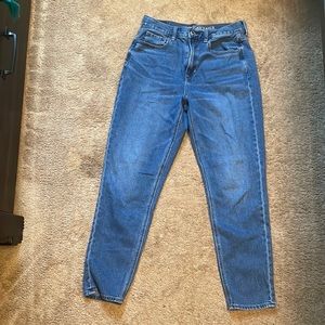 American Eagle High Rise Mom jeans